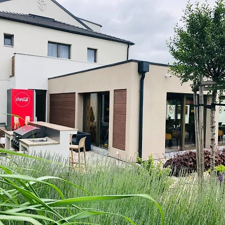 La Via *** بيت ضيافة Dunajská Streda